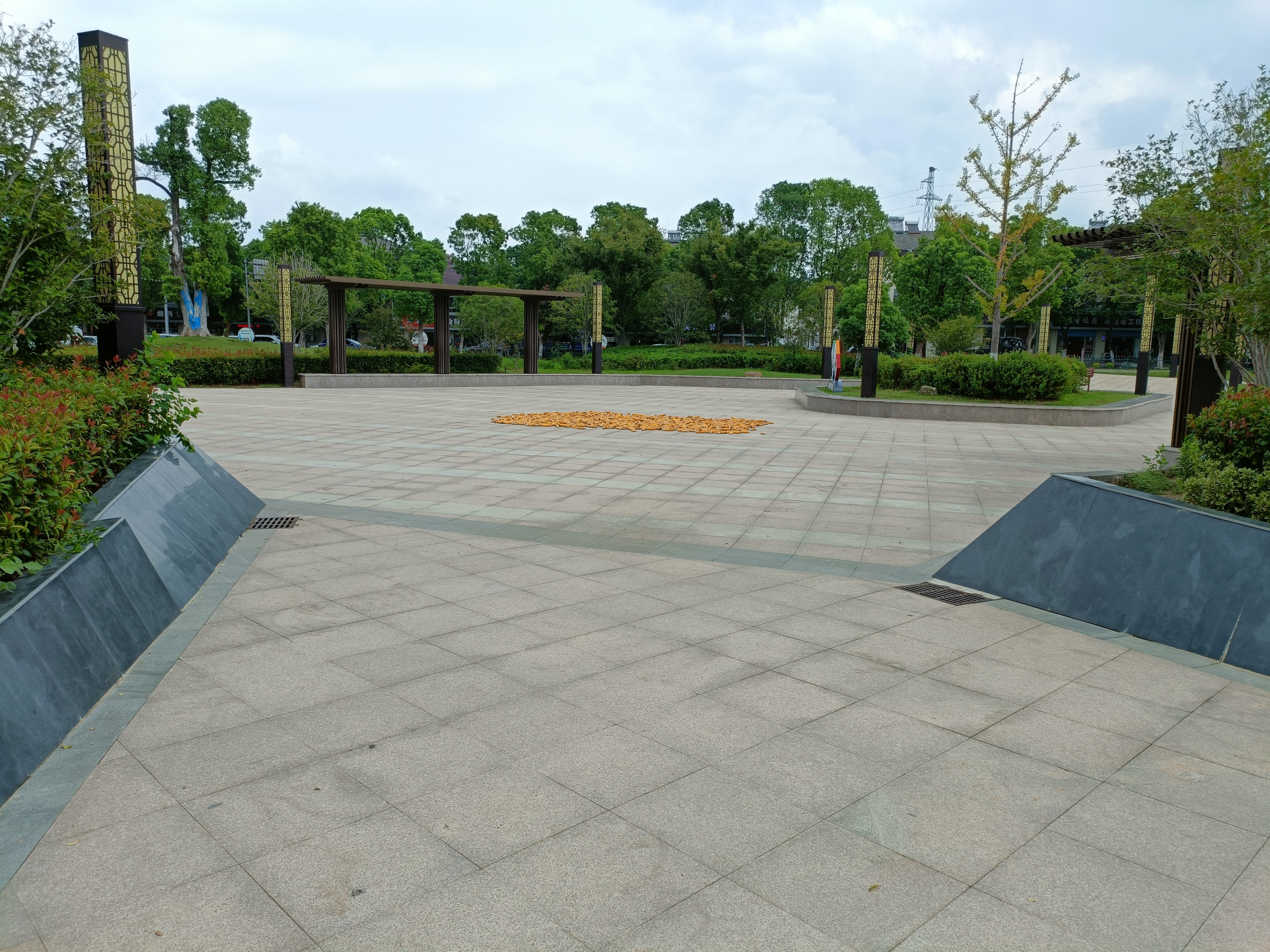 |3万人的乡镇,体育公园风景很美宛如景区,但却没有什么人