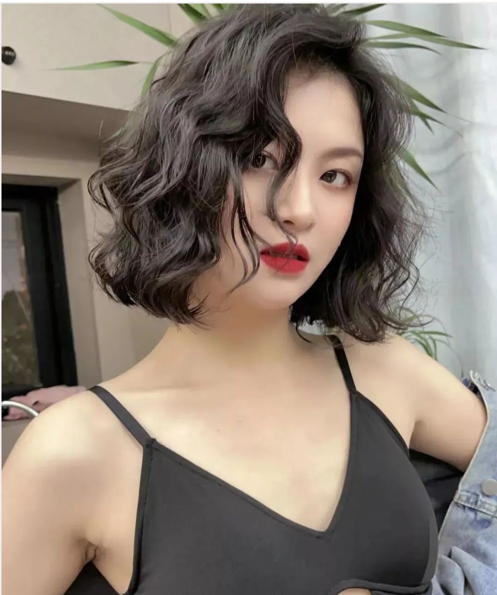 染发 女发怎么选？烫卷染染大不一样，好看时尚就像小仙女