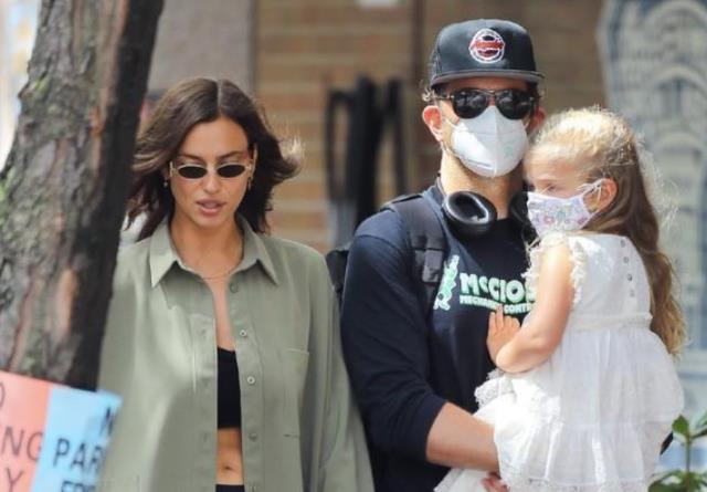 伊莲娜|C罗旧爱近况！与前夫一同带娃逛街游玩，36岁伊莲娜或选择复合