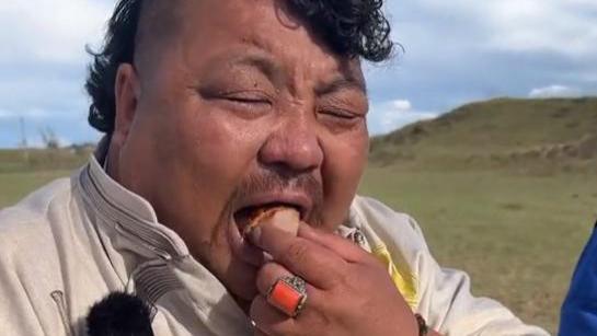 00后 网红“恩克”减肥闹笑话，称一天不超过一斤肉，网友：演给谁看？