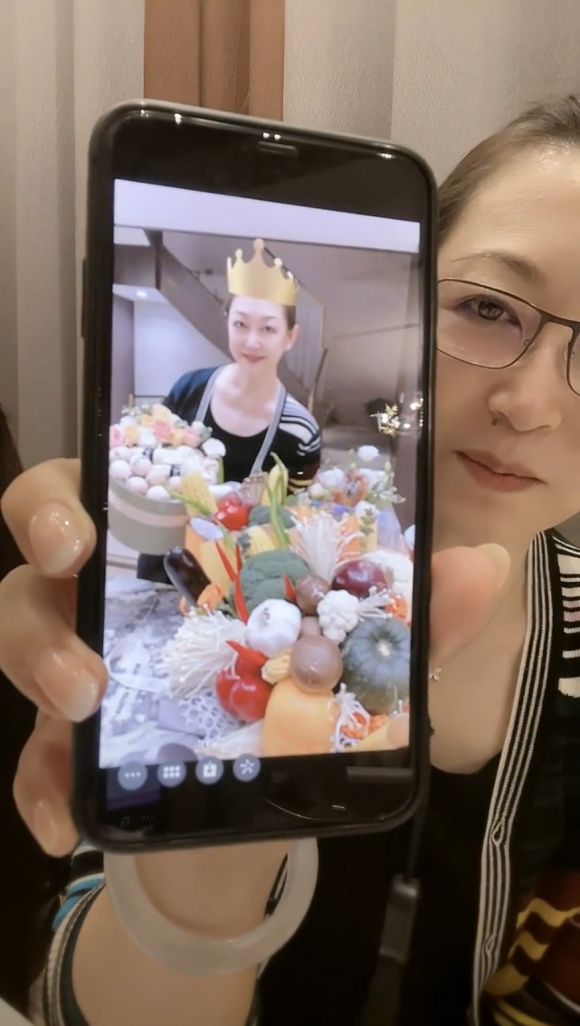 马丽娟|赵本山为爱妻隔空庆生,亲密互动超恩爱,57岁马丽娟瘦30斤显年轻