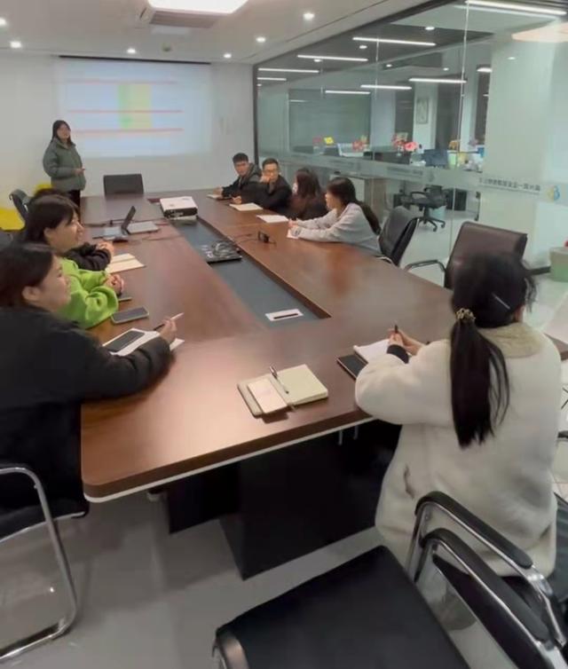 运势|00后有多任性？公司挑下班时间开会，00后到点就走，领导愣在原地