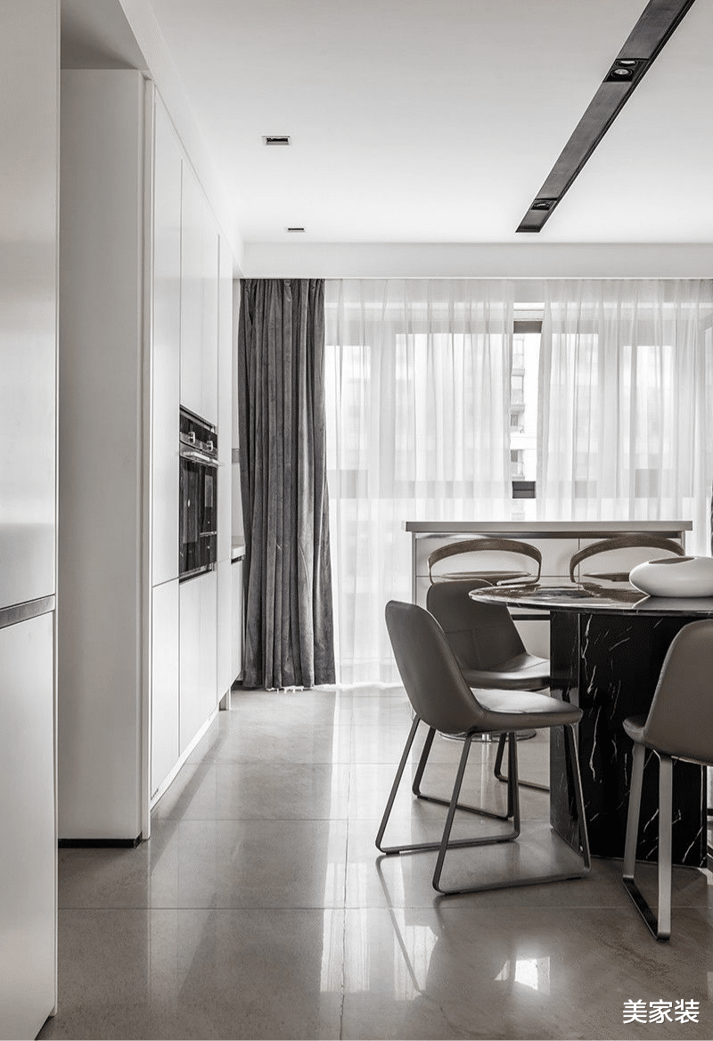 173平台式现代三居室,高效整合空间,客厅开间多出一个功能间