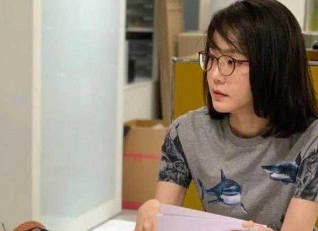 眼霜 韩国第1夫人素颜曝光，没有生育保养得当，49岁依旧像高中生