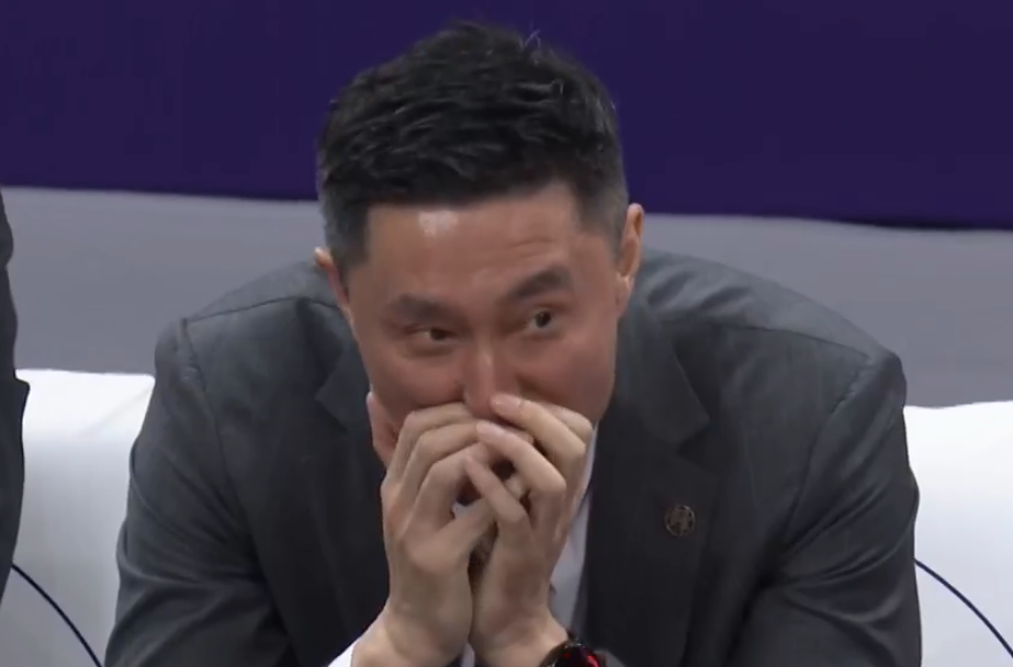 广东男篮|不到2分钟1助攻1抢断！广东男篮选对人了吗？徐杰倒地后逗乐杜锋