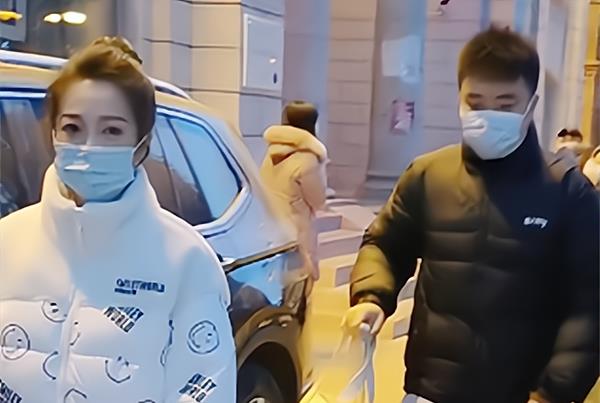 朱鹤松|德云社朱鹤松在线秀甜蜜，转发妻子演唱视频，网友直呼被嗑到了