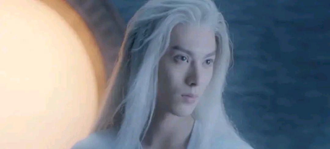 迪丽热巴|雷人造型影响观看感「热巴头顶鸟窝，王鹤棣白发造型病态感超重」