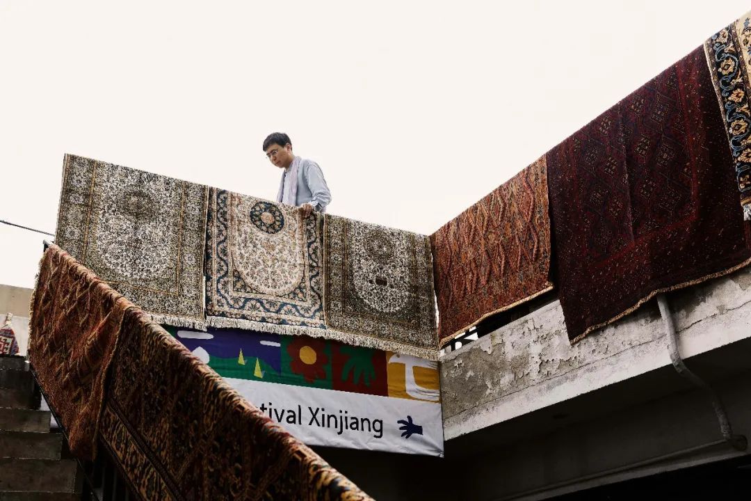 新疆地毯丨从魔法世界飞出的“东方地毯”