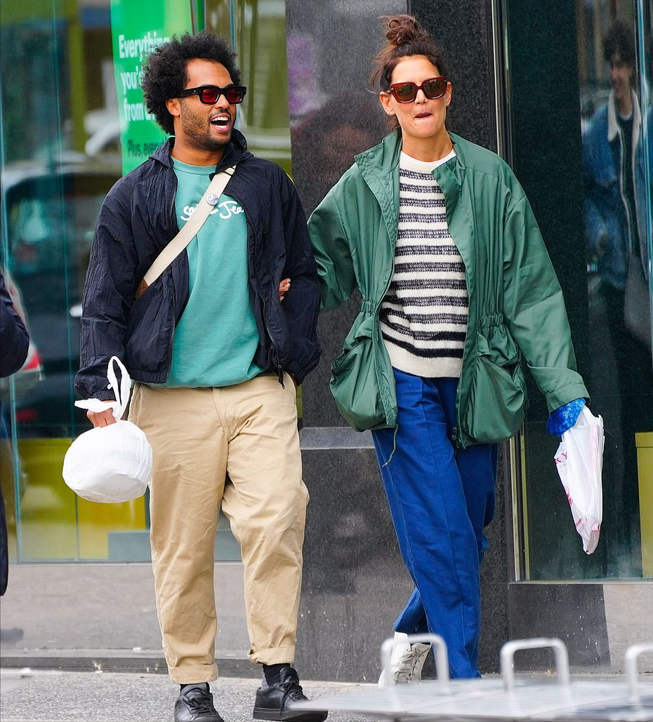 汤姆·克鲁斯|前阿汤嫂首次带黑人小男友走红毯！穿黄裙扮嫩，小10岁男友真显老