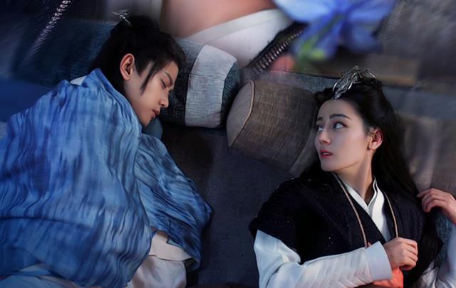 迪丽热巴|《与君》被《特战荣耀》反超，不怪热巴任嘉伦，只怪平台吃相难看