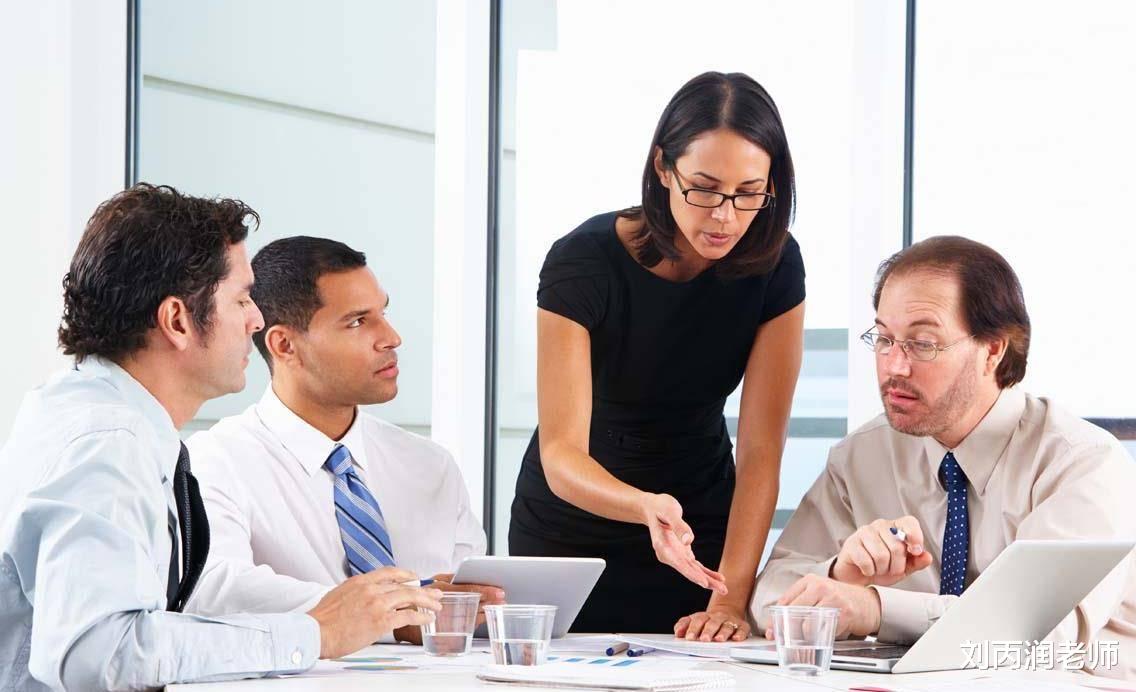 考研|给别人发烟，他随手就把烟丢在地上，这是什么心态？