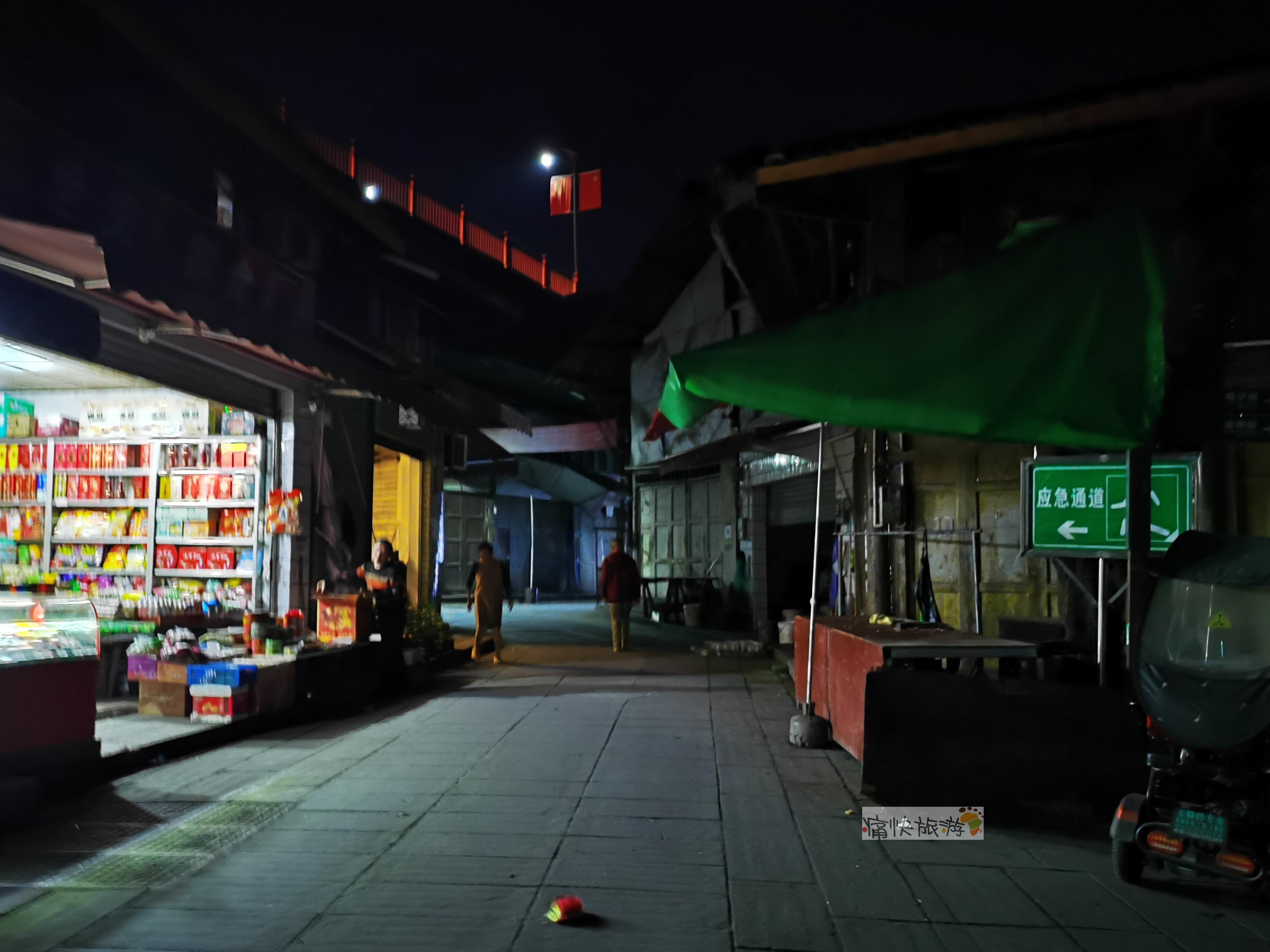 古镇|光影自贡｜夜游牛佛