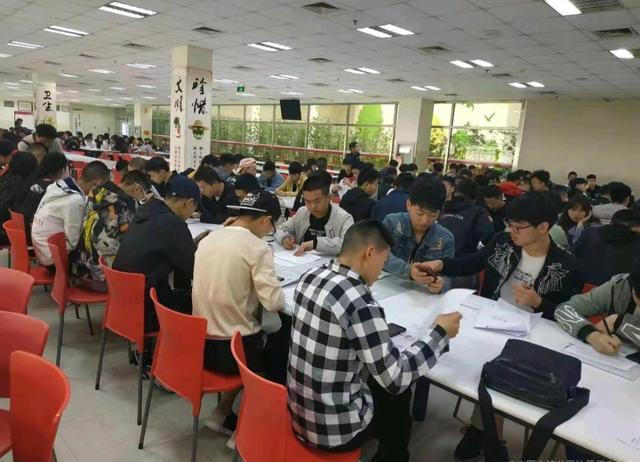 招聘|工厂招聘遭遇难题,东莞老板:大妈开价7500一个月,我想倒闭工厂