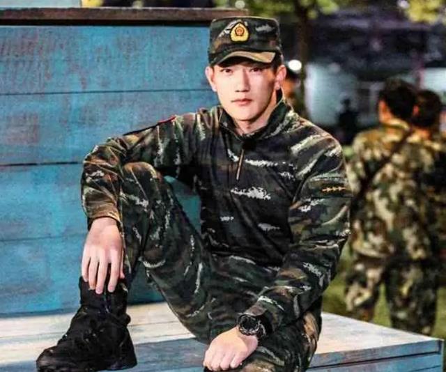 张馨予|何捷:祖孙三代从军根正苗红,娶明星张馨予,用余生守护她