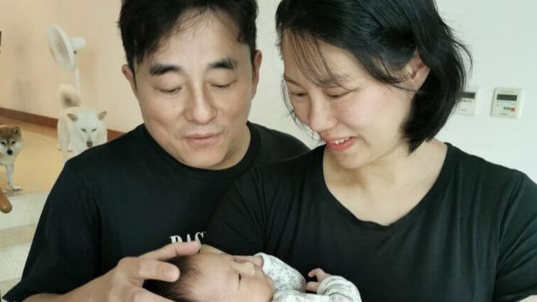 吕方|吕方携2岁女儿踏青！曾扬言不婚不育，58岁想与富婆妻子拼二胎