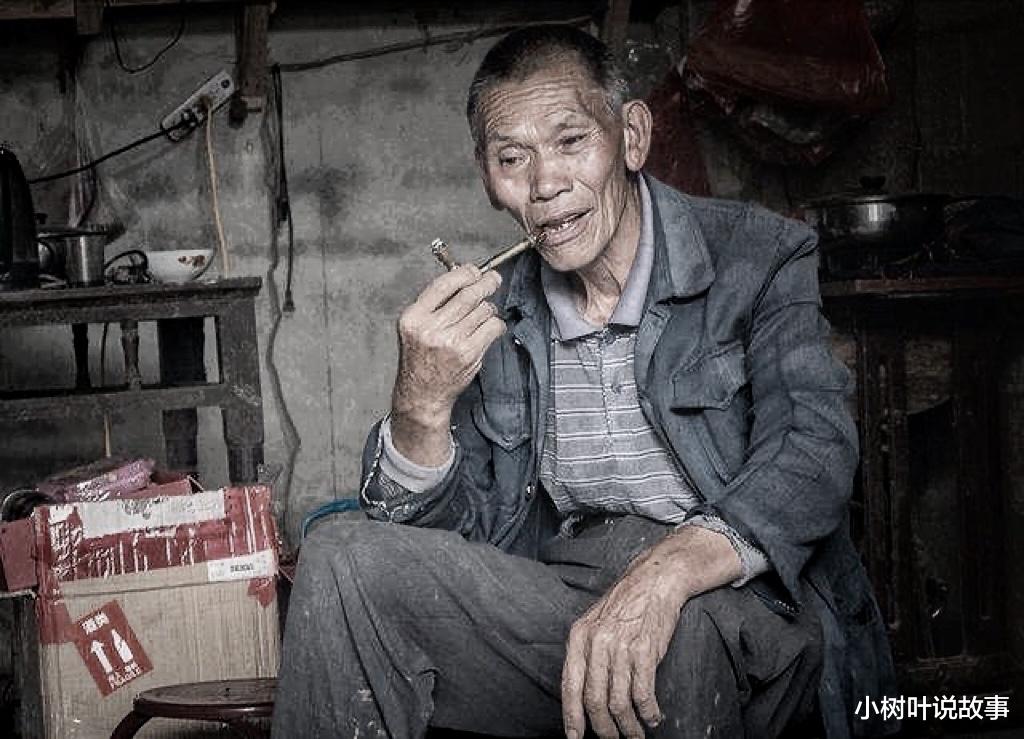 民间故事:男子在荒地上盖厂房,工头好言相劝,结果挖到了红蛇