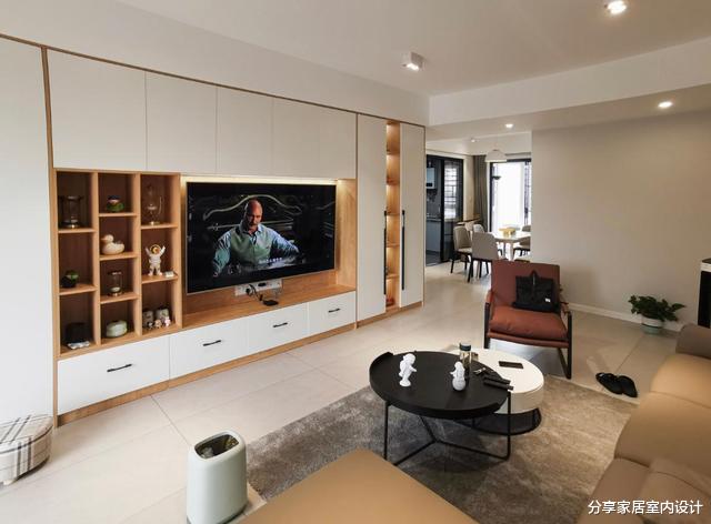 120平三居室新房,电视墙实用又大气,不要主卫太让人羡慕了!