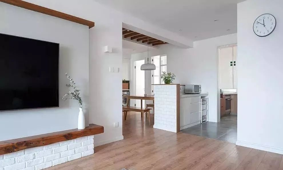 参观同事新房,一进门就被迷住,头一次见洗衣机放餐厅,晒晒