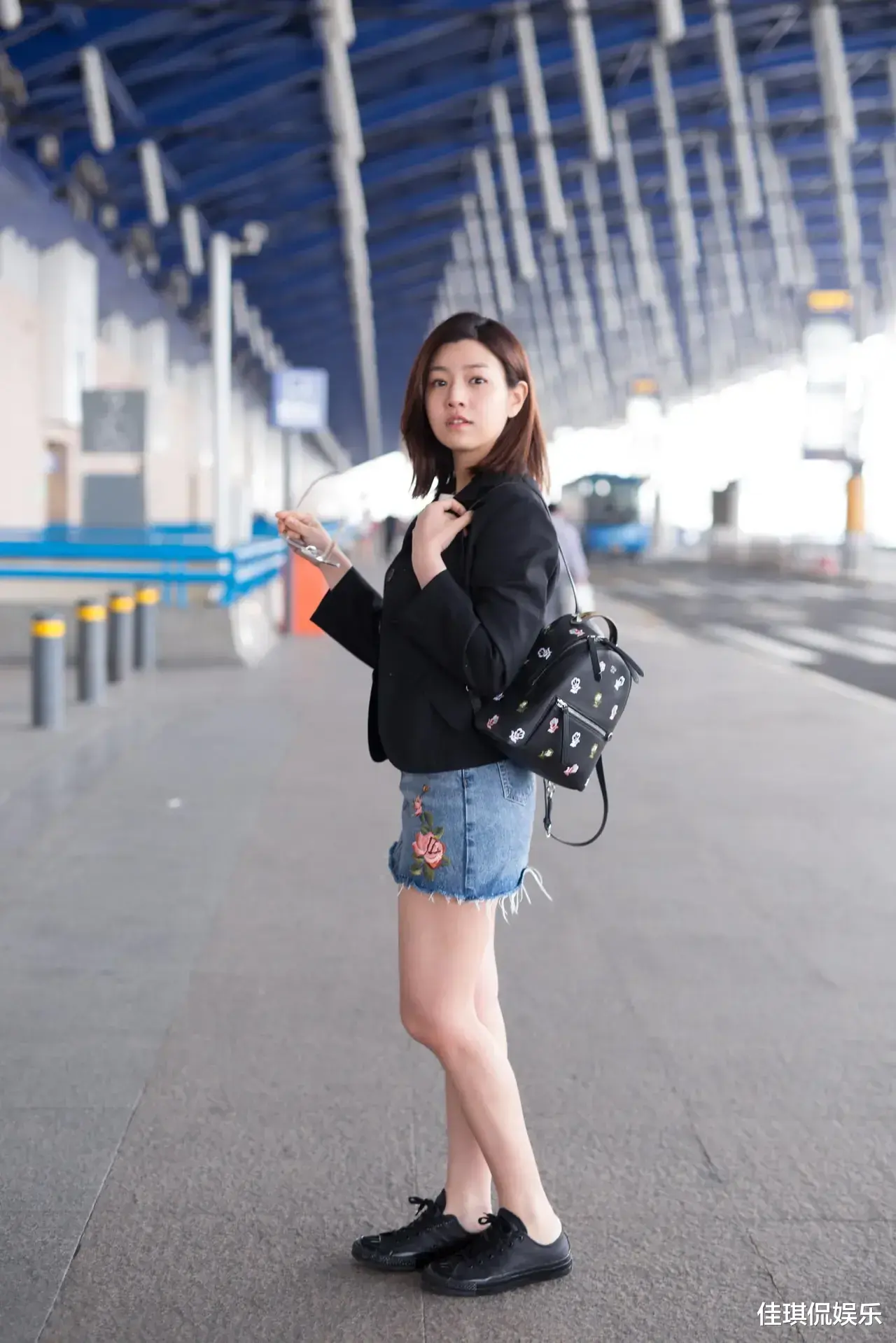 明星|看到陈妍希的机场生图,这才是明星最真实的腿,平时我们看到的都是修出来的