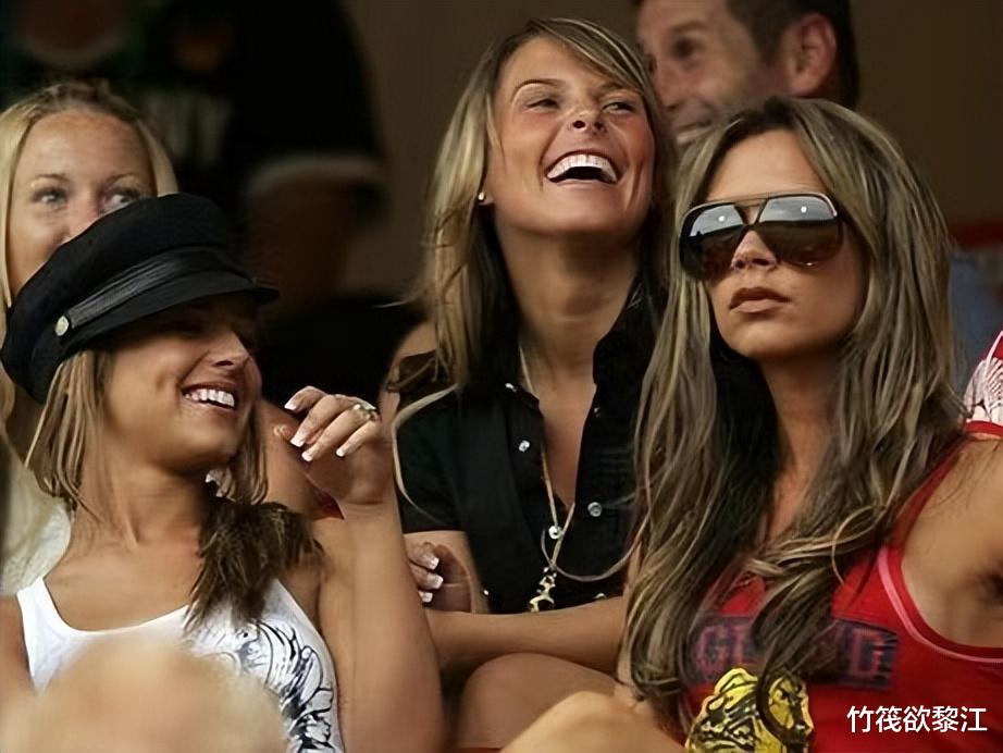 维多利亚·贝克汉姆|世界杯太太团还得看贝嫂！06年穿辣妹装翘腿，气场超强大！