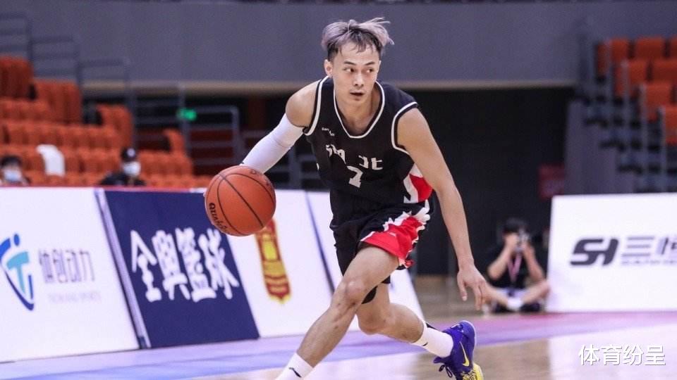 杜锋|杜锋摊牌了，休赛期网红后卫确定离队，季后赛表现“拉垮”