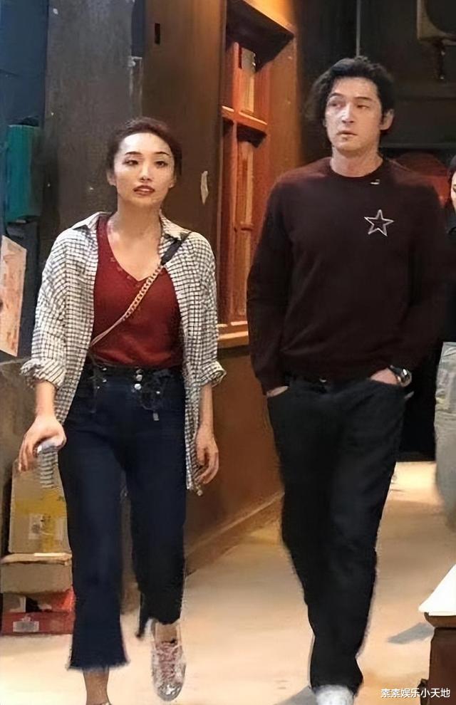 胡歌|胡歌老婆黄曦宁怀孕照片公开:夫妻一起探班袁弘,当时孕肚很明显