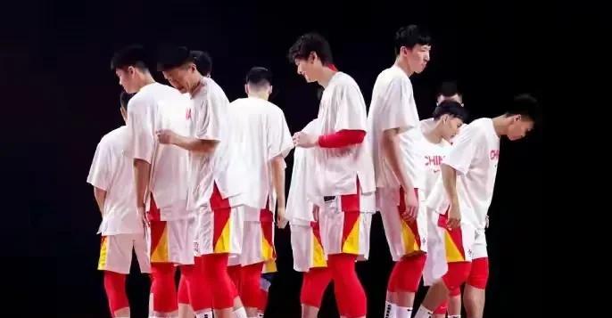 |恭喜2米08中锋，首次入选国家队，教练组高度重视