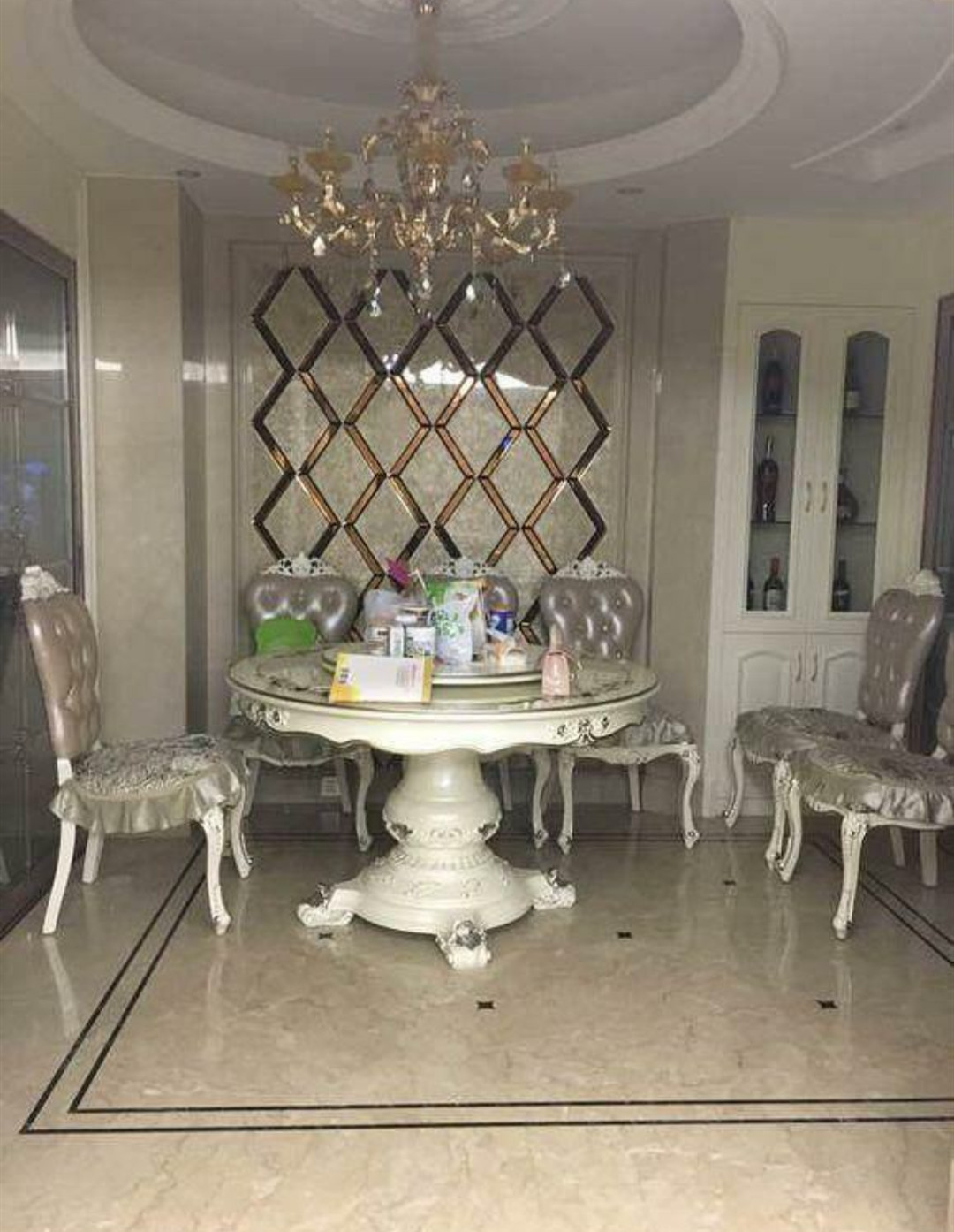 参观表弟新家,他说装修花费200万,是不是在吹牛?