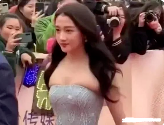 刘嘉玲|虎臂、圆腰还有小肚腩，这7位女星红毯造型，全方位暴露身材缺陷