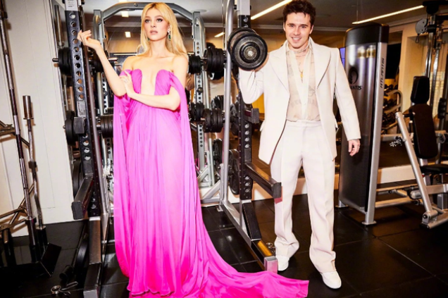 粉色|大布携娇妻亮相MetGala！妮可拉粉色长裙气场全开，大布略显颓废