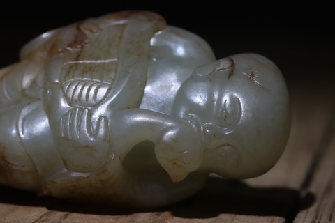 |舊藏和田玉“枣红皮 童子戏鹅”