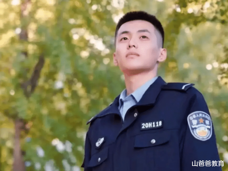 警校生辛辛苦苦努力4年,父亲却被判缓刑,未来该如何发展?