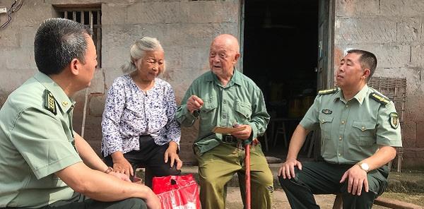 上甘岭歼敌400的老兵,隐居农村36年,63岁因欠2400元曝光身份