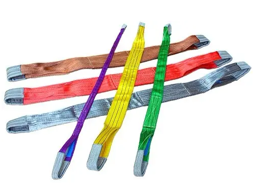 搬家公司使用扁平吊装带吊装家具入户