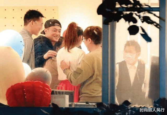 林心如|林心如为女儿大办生日宴!45岁嫩回少女惊艳全场,5岁女儿气质绝