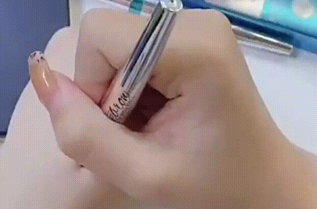 连衣裙 为什么“不建议”女生纹眉？“纹眉师”道出真相，庆幸自己没跟风
