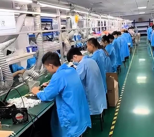员工要求双休,面试结束后被HR发火怒怼:“睡吧,梦里什么都有”