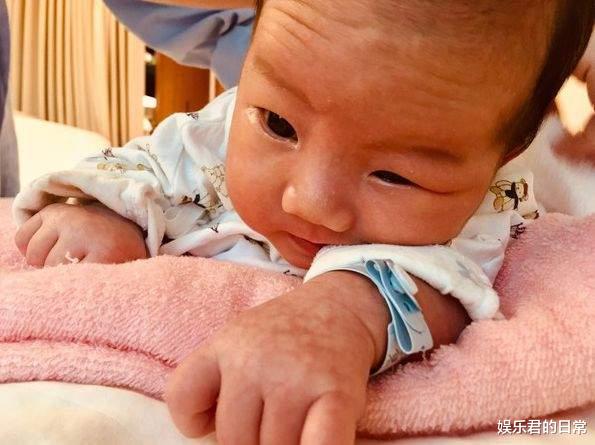 张悬|40岁女星演唱会上宣布离婚，结束2年半婚姻，不愿透露2岁儿子去向