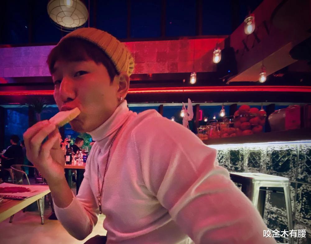 阿如那|《狂飙》阿如那,戏里冻鱼爆头弱不禁风,戏外八块腹肌一身腱子肉