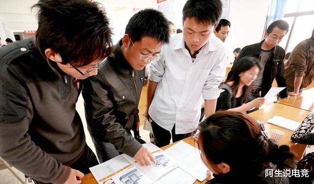 求职|2022年应届生找工作有多难？女大学生哭诉，真的太“卷”了