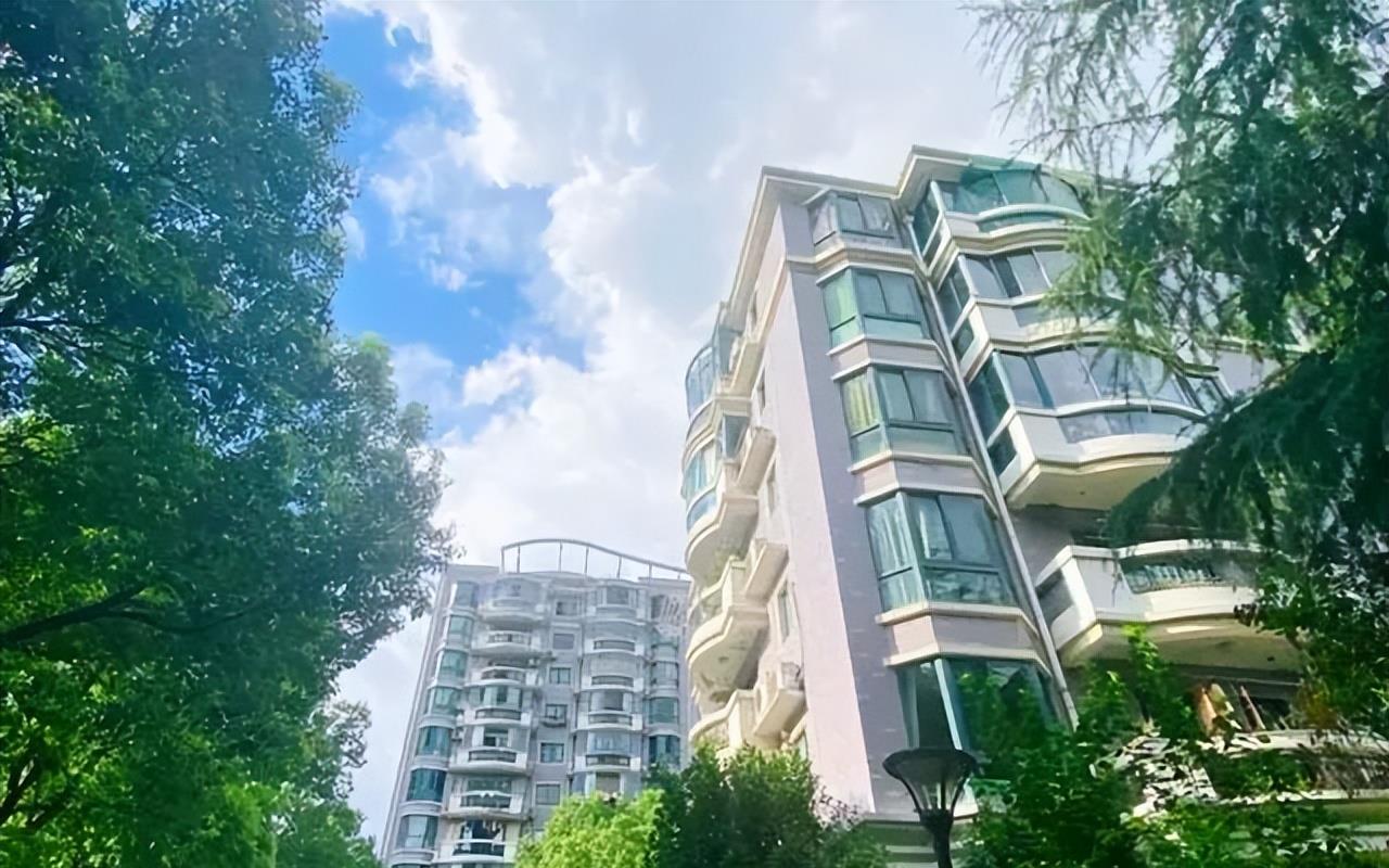 江门|预算不足，选市区一房，还是郊区两房？