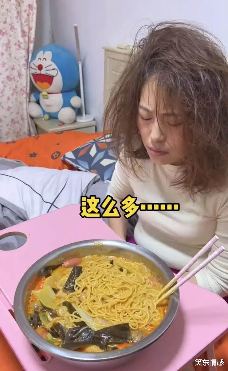妻子发烧难受卧床不起,吃下一大盆麻辣烫,丈夫:一口都不给我留