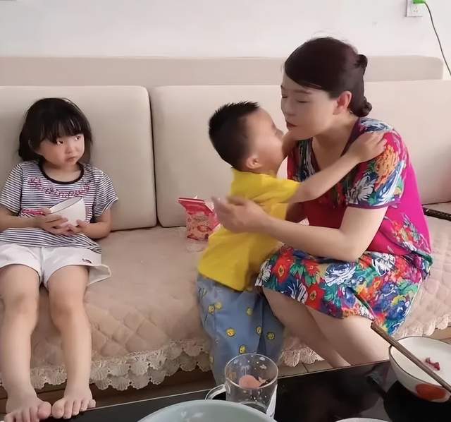 路易斯|彻底急了!田静直播中回应录音问题,首次正面回怼质疑真解气