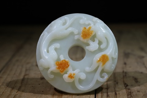 |舊藏和田玉“枣红皮 螭龙灵芝纹壁”