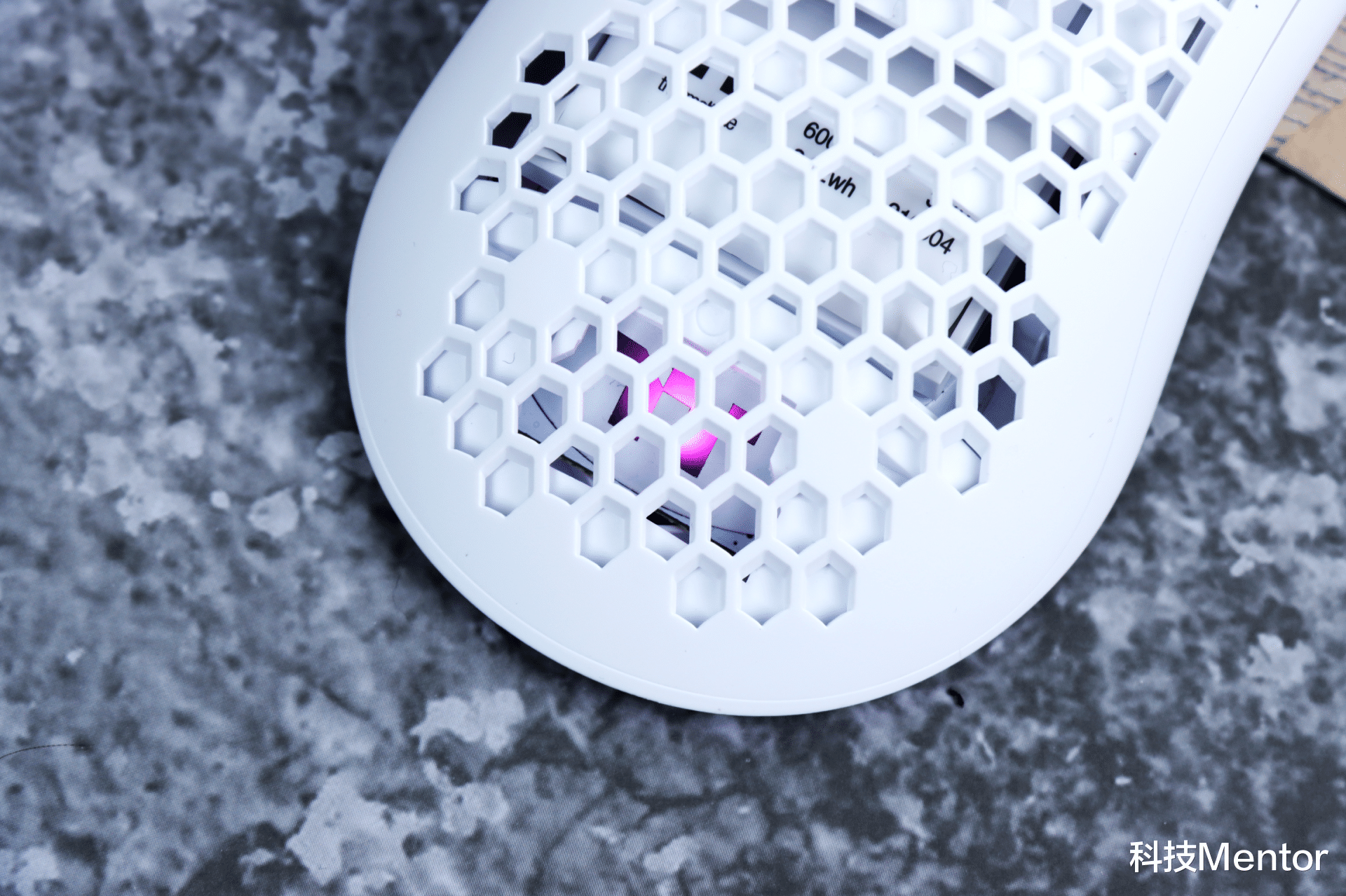 机械键盘|68键小体积mini键盘！这次真的来了，TT领航员C360机械键盘评测