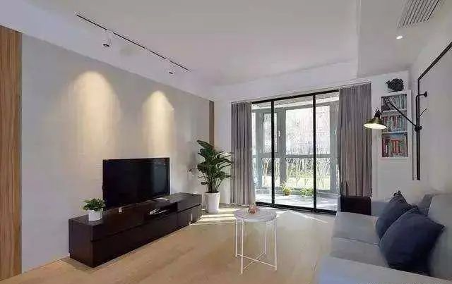 装修新房时只刷大白墙，连造型也没做，装完效果获邻居一片赞赏