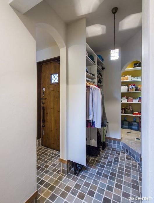 收纳不够用?不妨在家里这7个地方打上储物柜,东西再多也能装