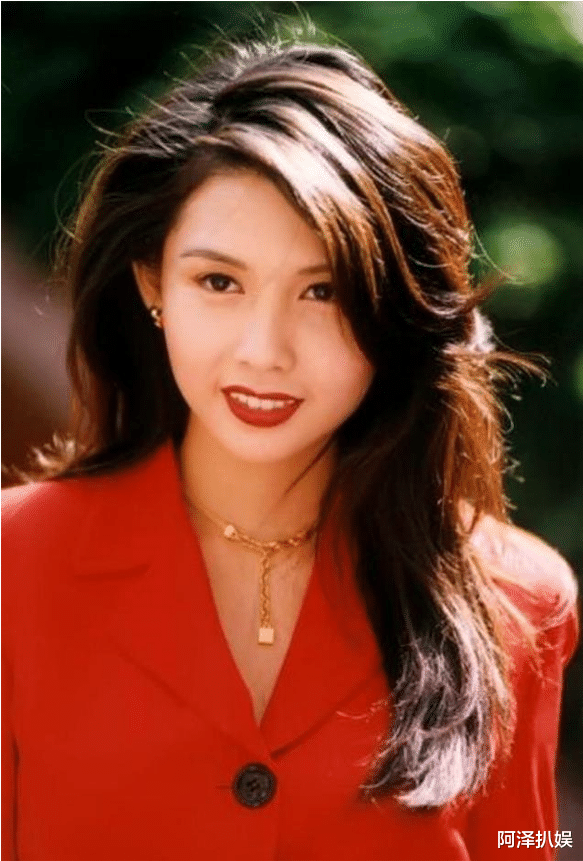 王晶|“小关之琳”风靡全网,素颜照曝光气笑300w网友:内娱审美越来越垮了?