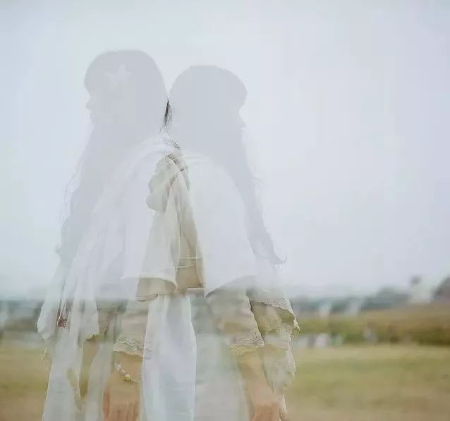 摄影技巧:不要“傻”站着拍照,11个好看的拍照技巧在这里!