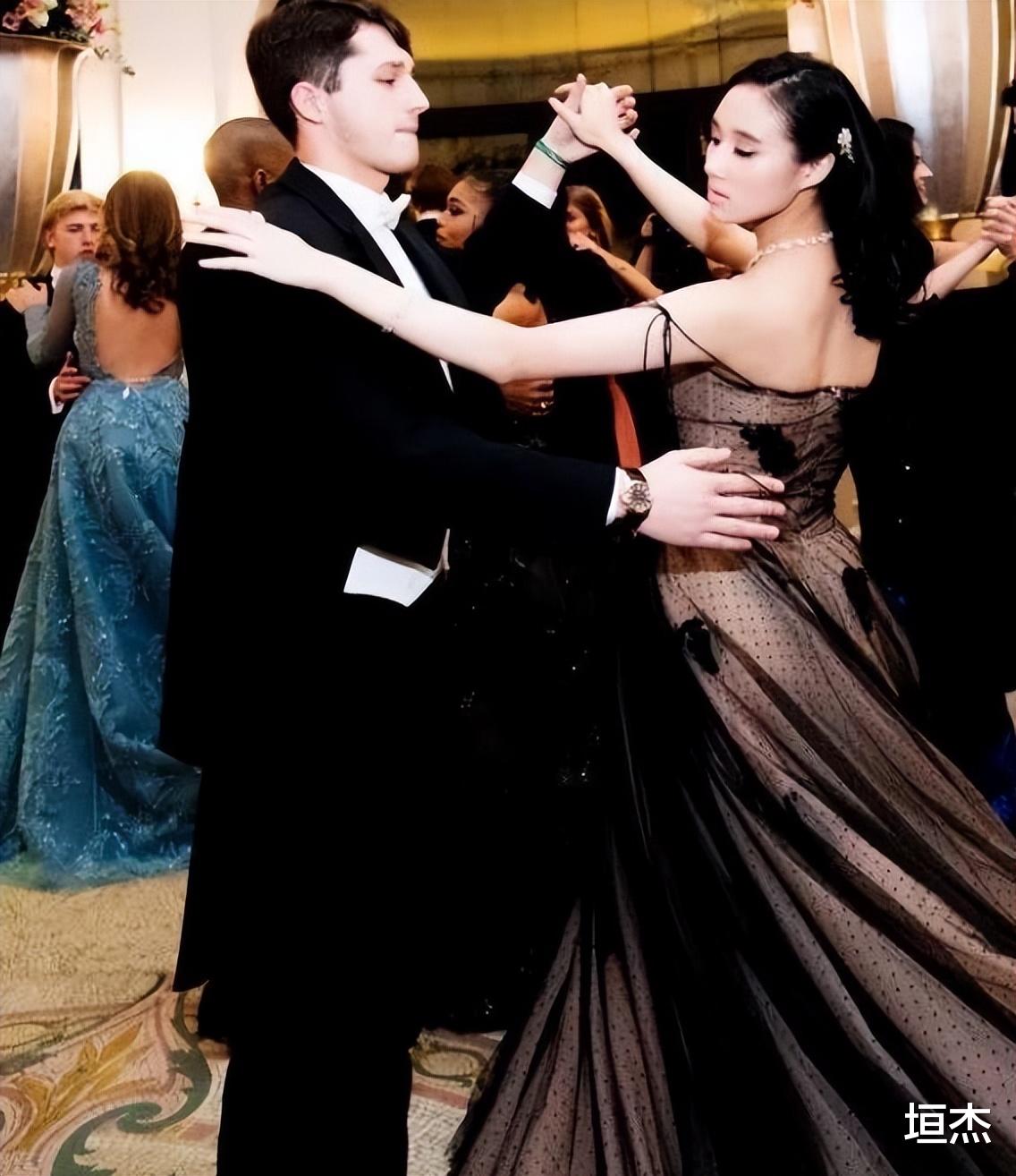 何超欣|“天选之女”何超欣:赌王最宠爱的女儿,长相酷似利智惹质疑